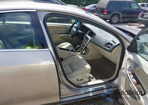 2014 Volvo S60 T5 из США, поврежденный, VIN YV1612FS9E2285458